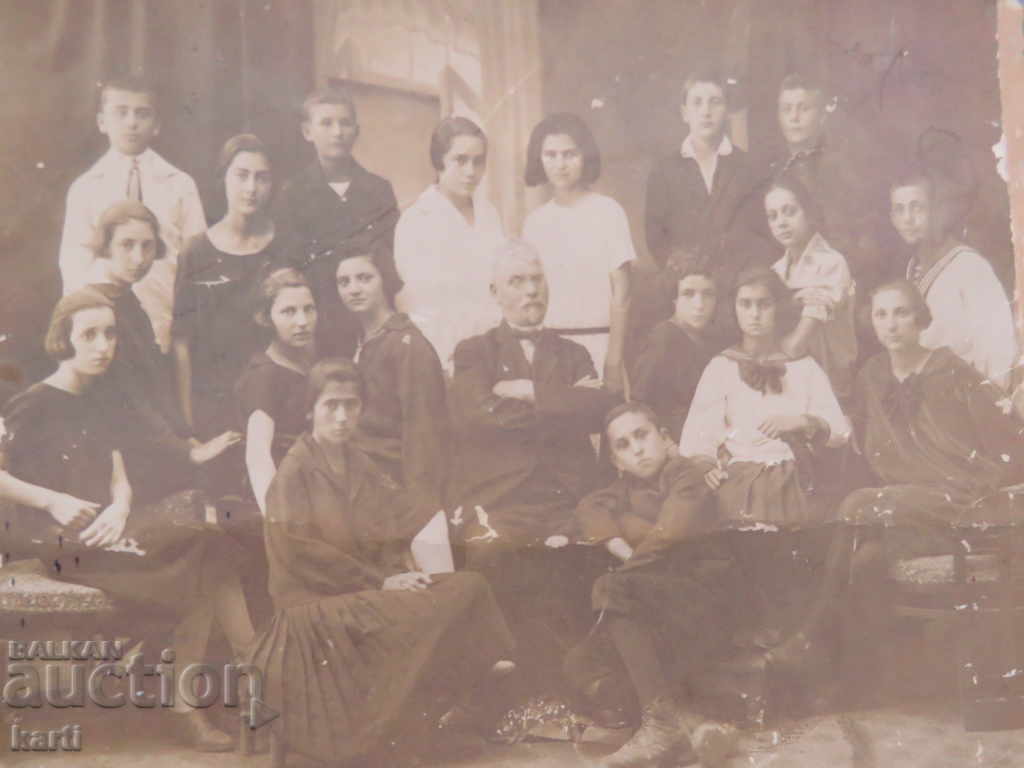 OLD PHOTO - CARDBOARD - LARGE with price 17.99 BGN | € 9.20 OLD PHOTO - CARDBOARD - LARGE with price 17.99 BGN | € 9.20