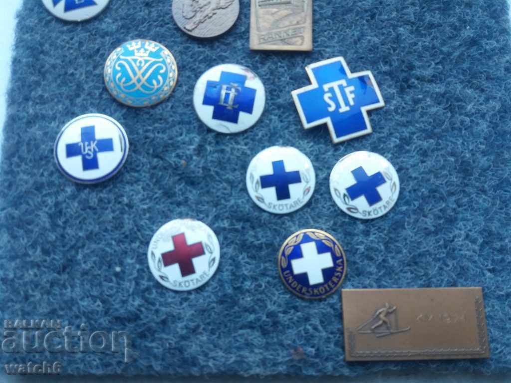 Auction Lot of old badges and plaques - Red Cross Auction Lot of old badges and plaques - Red Cross