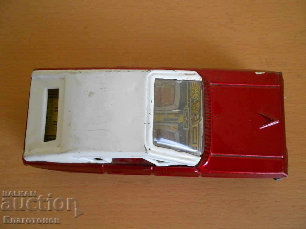 Auction An old tin car Auction An old tin car