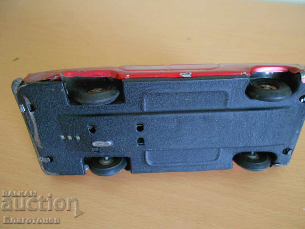 Delivery of An old tin car Delivery of An old tin car