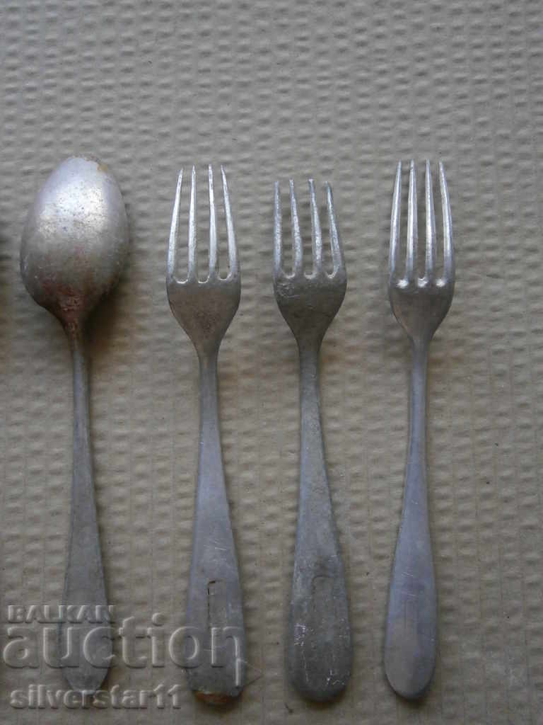 Delivery of LOT antique aluminum forks Delivery of LOT antique aluminum forks