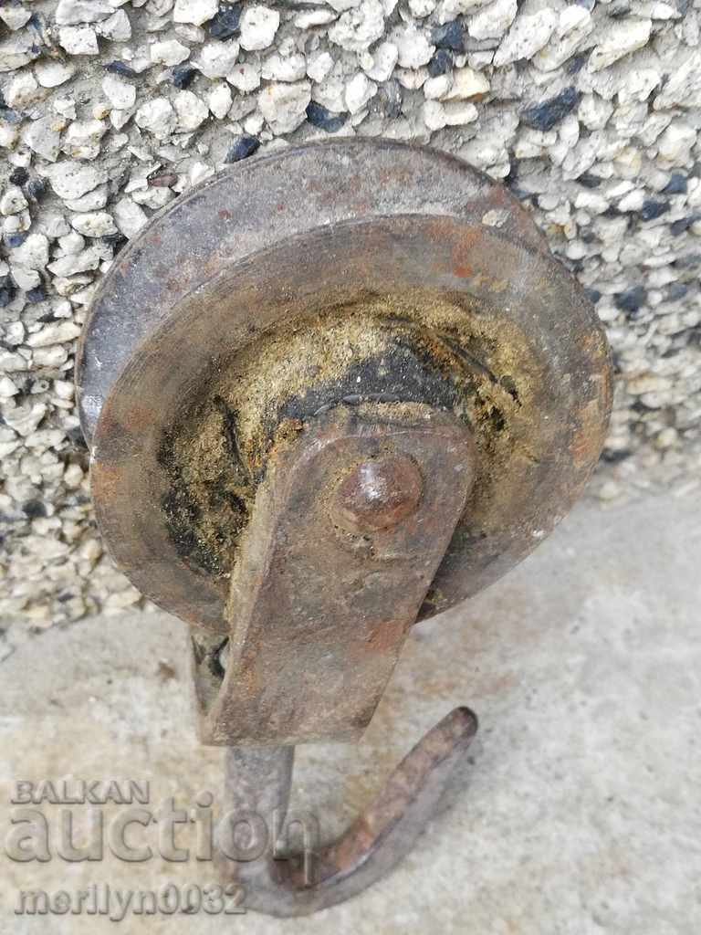 Pulley for weights roll polyspast hook hook with price 46.00 BGN | € 23.52 Pulley for weights roll polyspast hook hook with price 46.00 BGN | € 23.52