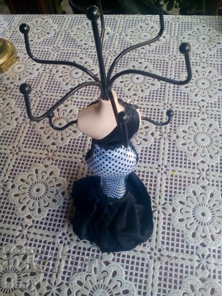 Auction Jewelery stand. Auction Jewelery stand.