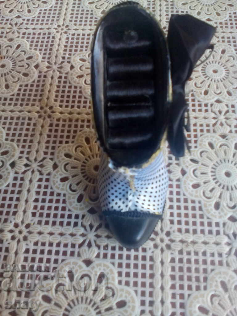 Auction Jewelery stand. Auction Jewelery stand.