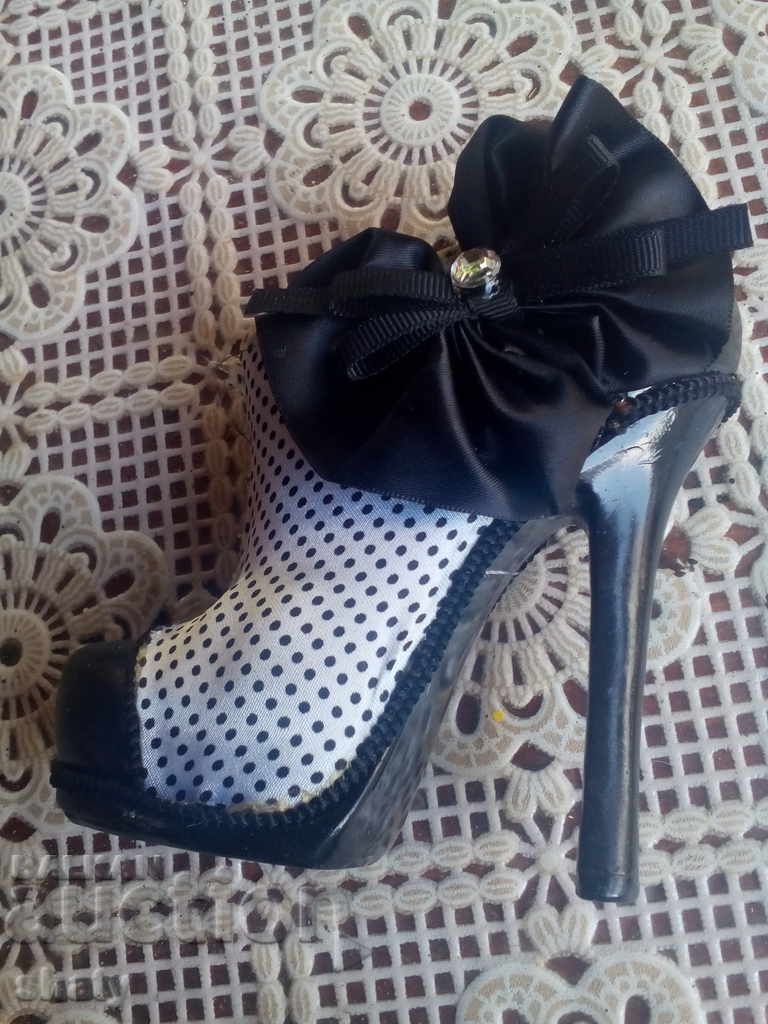 Jewelery stand. - 5 Jewelery stand. - 5