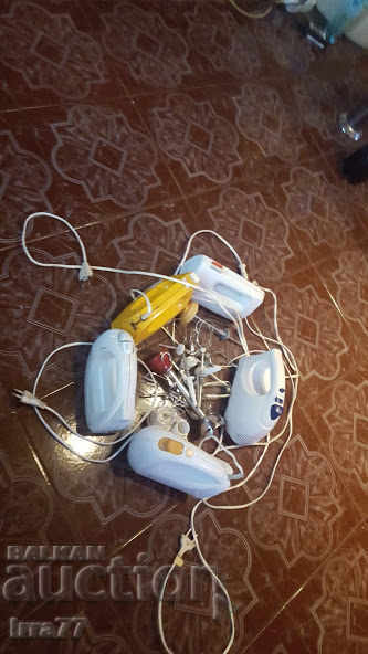 Auction a lot of 5 working mixers Auction a lot of 5 working mixers