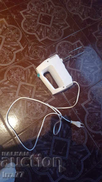 working blender with price 20.00 BGN | € 10.23