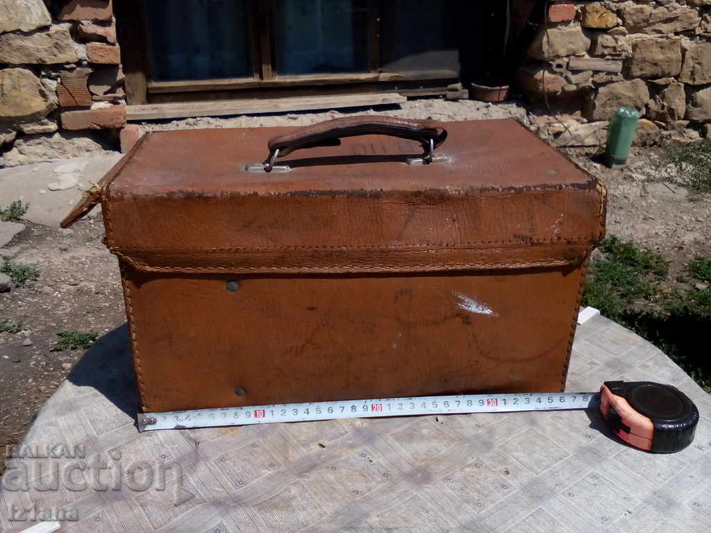 Auction Old doctor bag Auction Old doctor bag