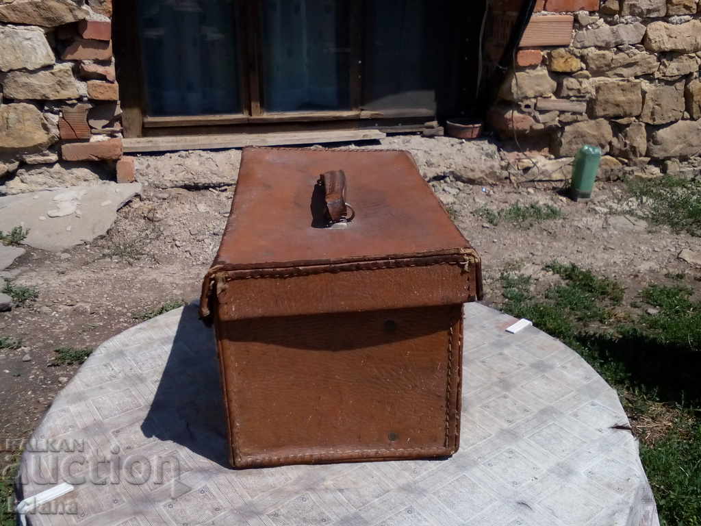 Delivery of Old doctor bag Delivery of Old doctor bag