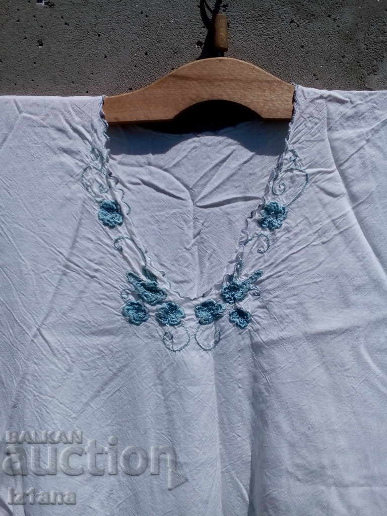 Delivery of An old woman's nightgown Delivery of An old woman's nightgown