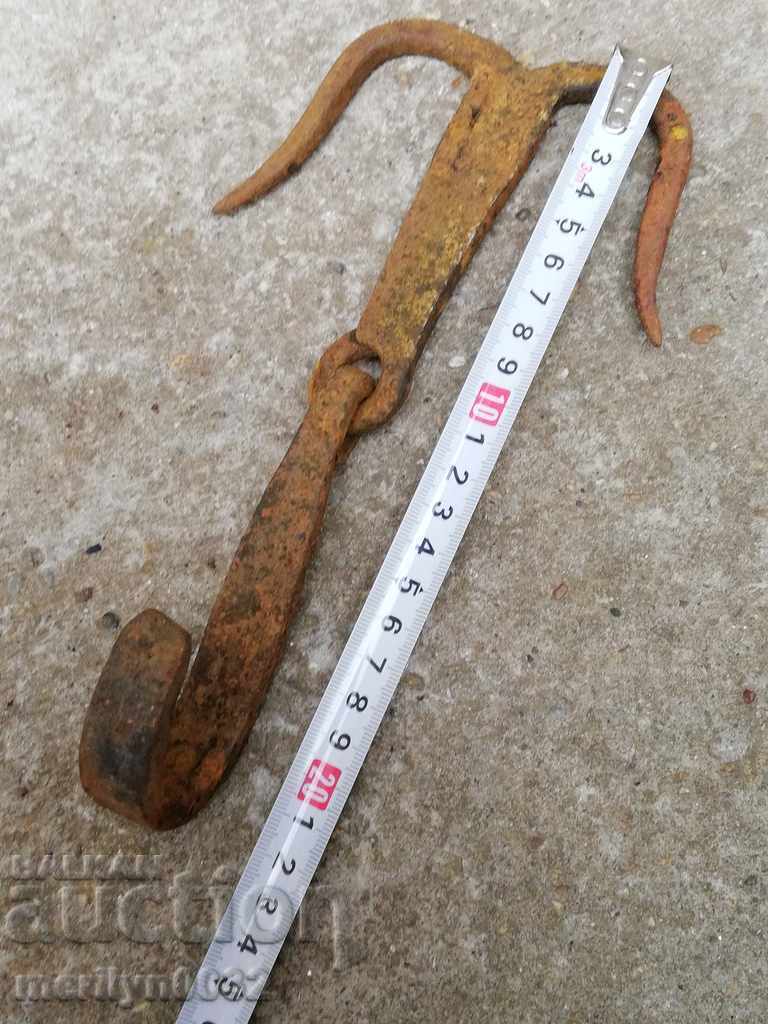 Delivery of Old forged skinning hook, shackle, wrought iron anchor Delivery of Old forged skinning hook, shackle, wrought iron anchor