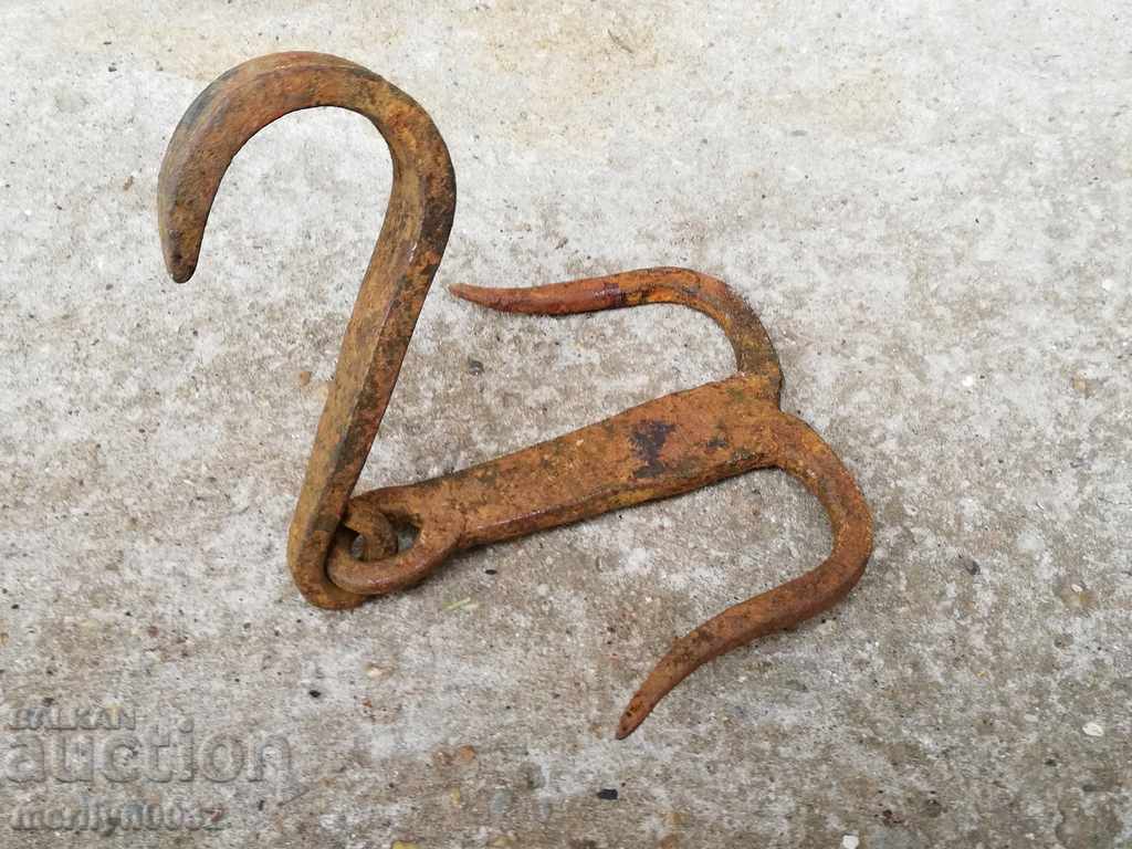 Old forged skinning hook, shackle, wrought iron anchor - 6 Old forged skinning hook, shackle, wrought iron anchor - 6