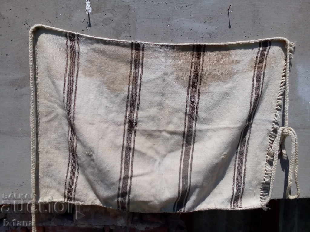 Auction Ancient cradle, cedar Auction Ancient cradle, cedar