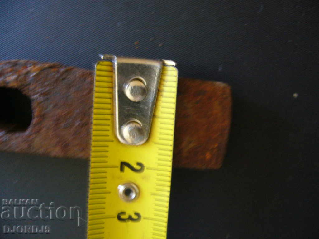 Auction  An old hammer