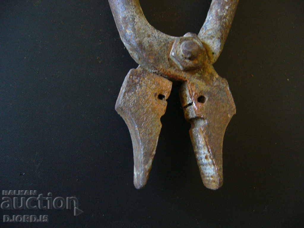 Delivery of Old German military pliers Delivery of Old German military pliers