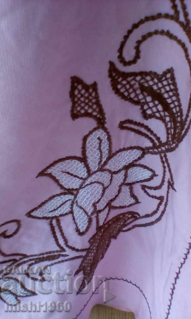 Delivery of tablecloth