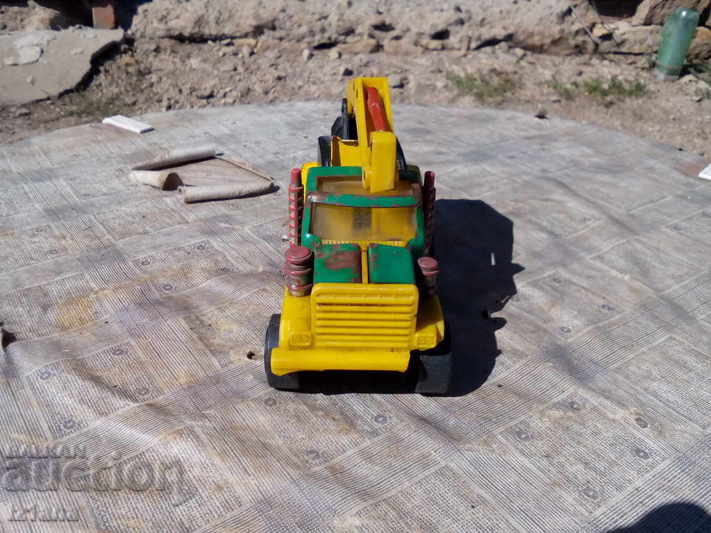 Old child truck with price 12.00 BGN | € 6.14