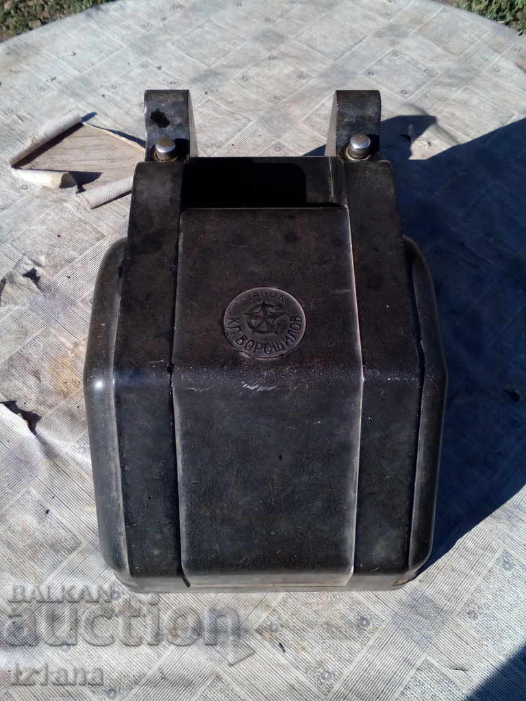 A box of an old phone with price 10.00 BGN | € 5.11