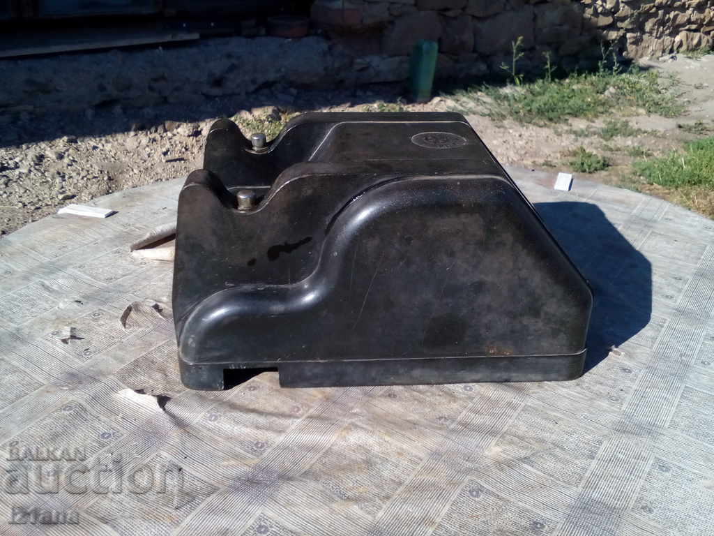 Delivery of A box of an old phone