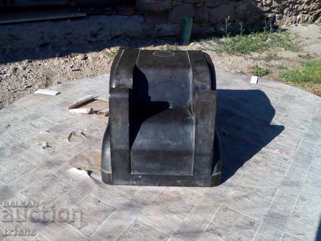 A box of an old phone - 5