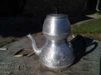 Teapot de aluminiu vechi