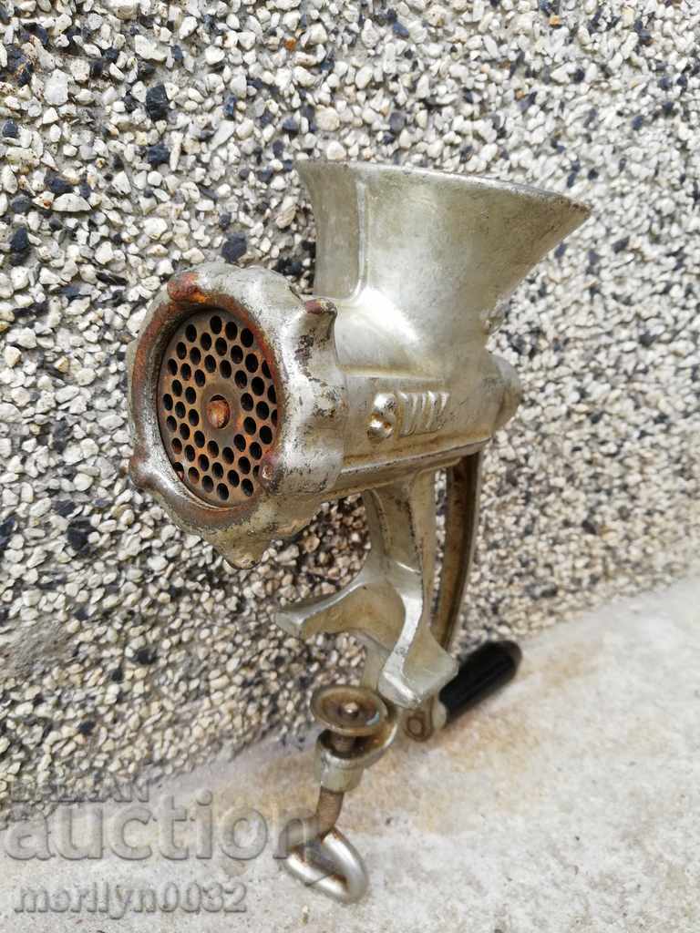 An old meat grinder, a milling machine with price 51.00 BGN | € 26.08 An old meat grinder, a milling machine with price 51.00 BGN | € 26.08