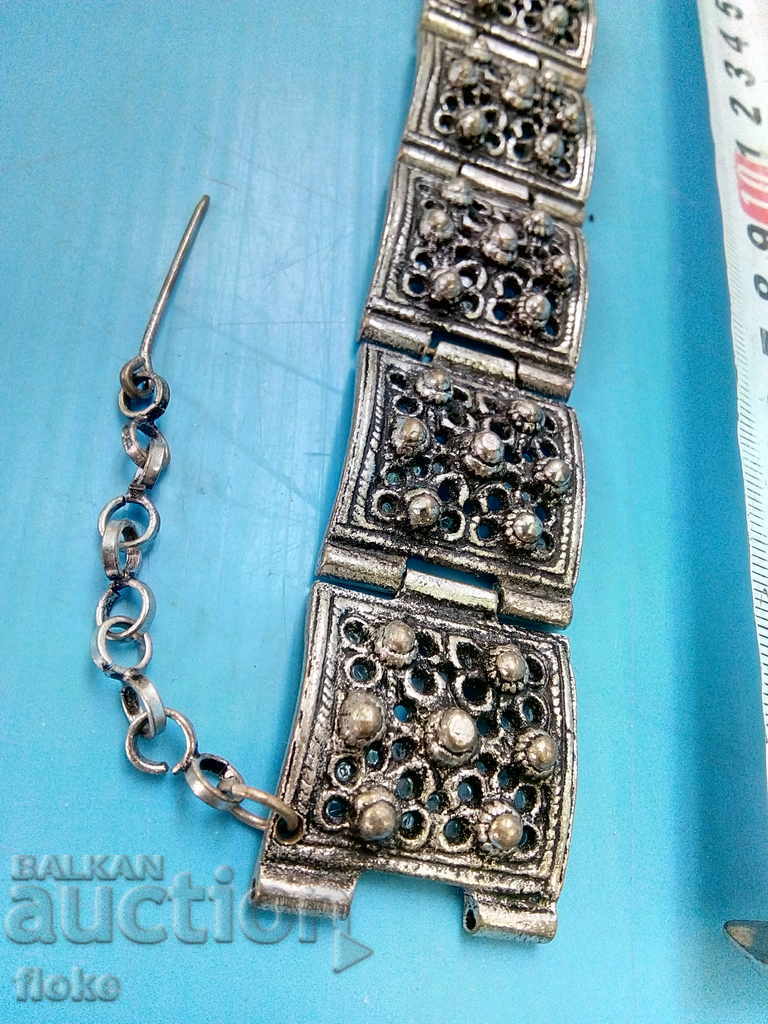 Old bronze bracelet with price 38.00 BGN | € 19.43 Old bronze bracelet with price 38.00 BGN | € 19.43