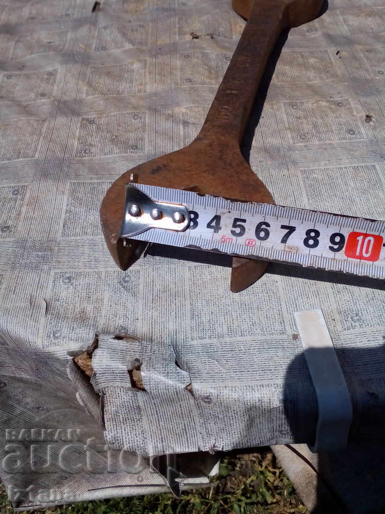 An old wrench - 5