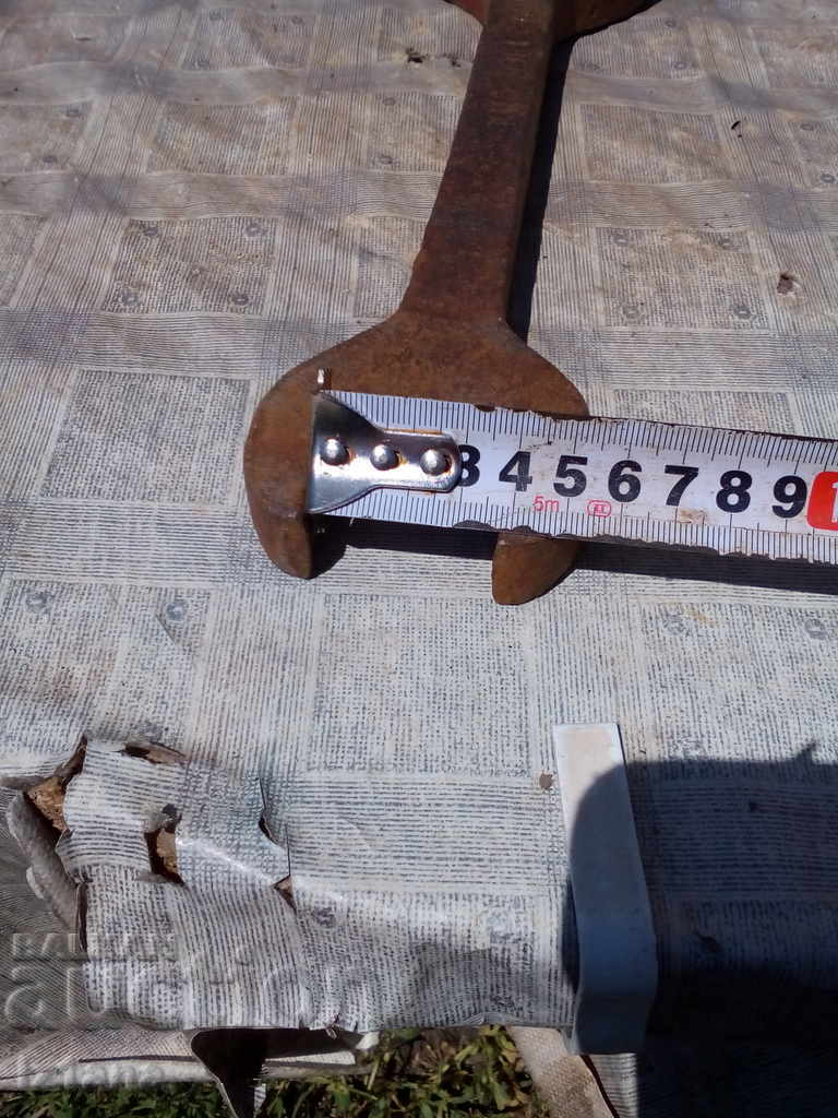 An old wrench - 6