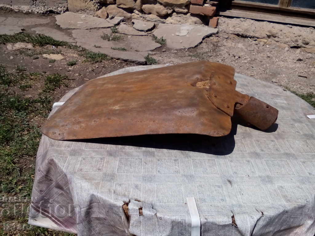 An old shovel - 7