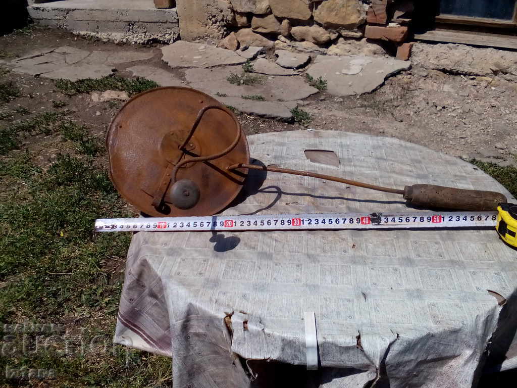 Auction An old appliance Auction An old appliance