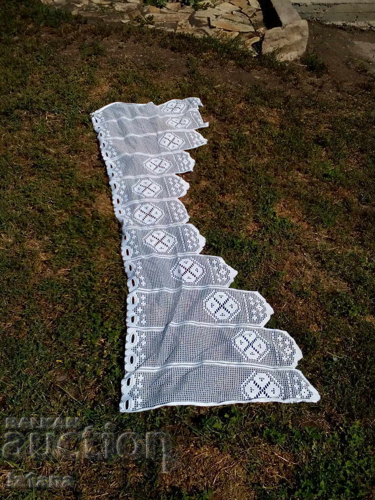 Delivery of Old lace for a curtain