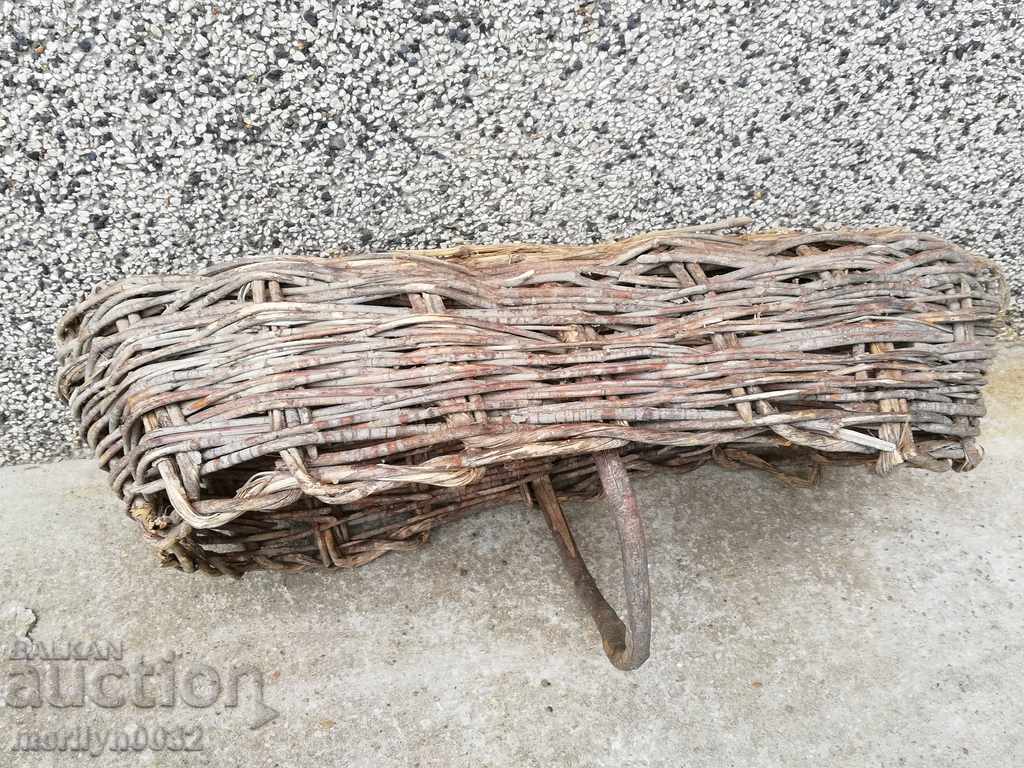 Παλιό ψάθινο καλάθι, ξύλινο με τιμή 64.00 BGN | € 32.72 Παλιό ψάθινο καλάθι, ξύλινο με τιμή 64.00 BGN | € 32.72