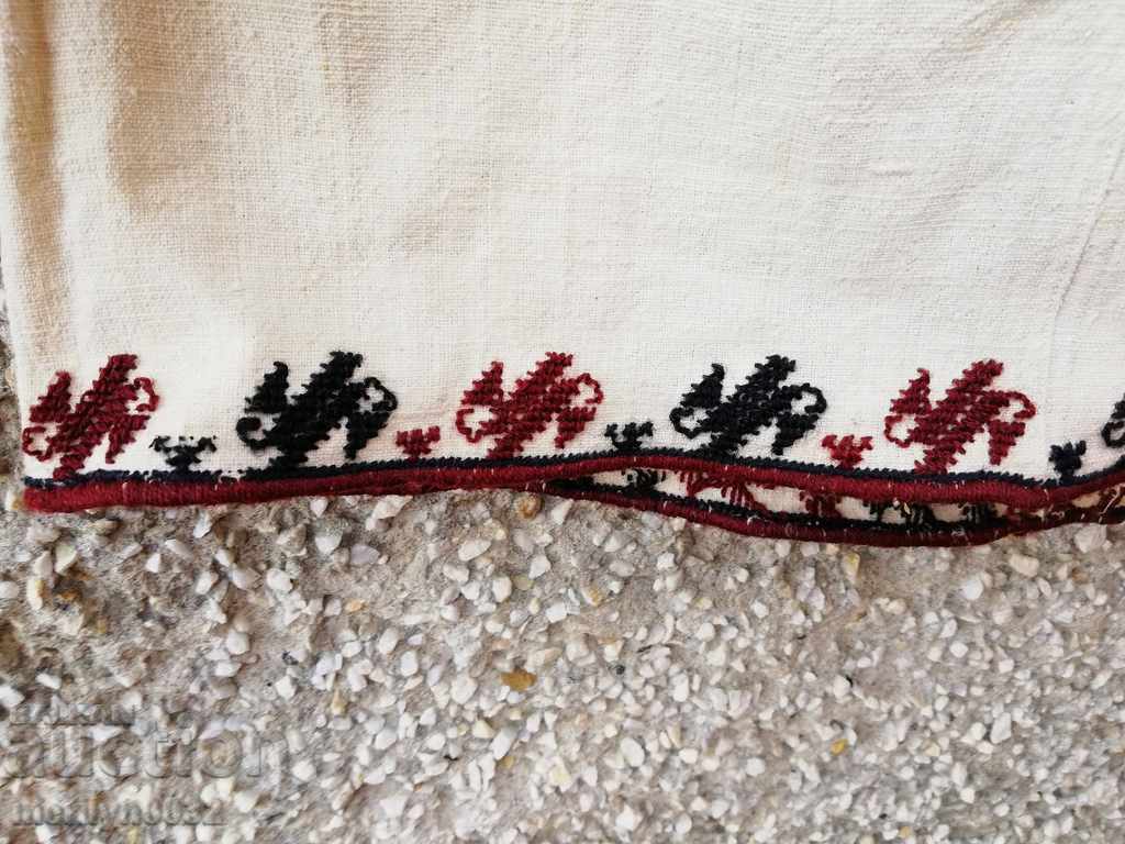 Delivery of Old women's shirt hand embroidery of chaise longue sukman Delivery of Old women's shirt hand embroidery of chaise longue sukman