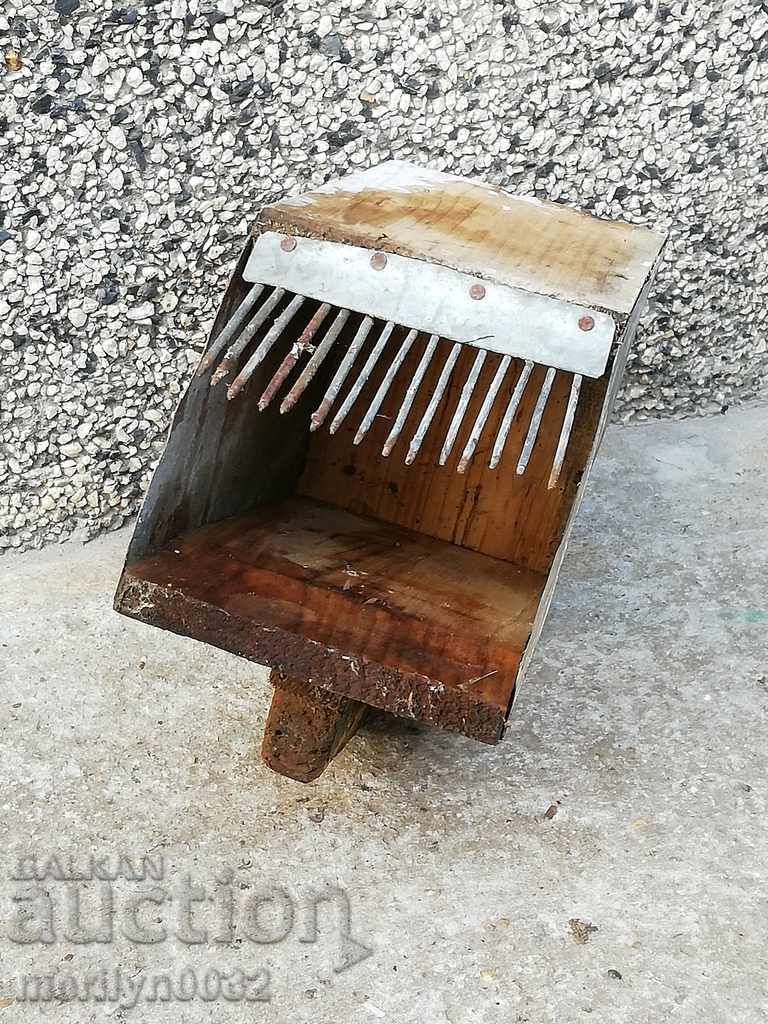 Auction  Courtyard for collecting chamomile wooden chamomile