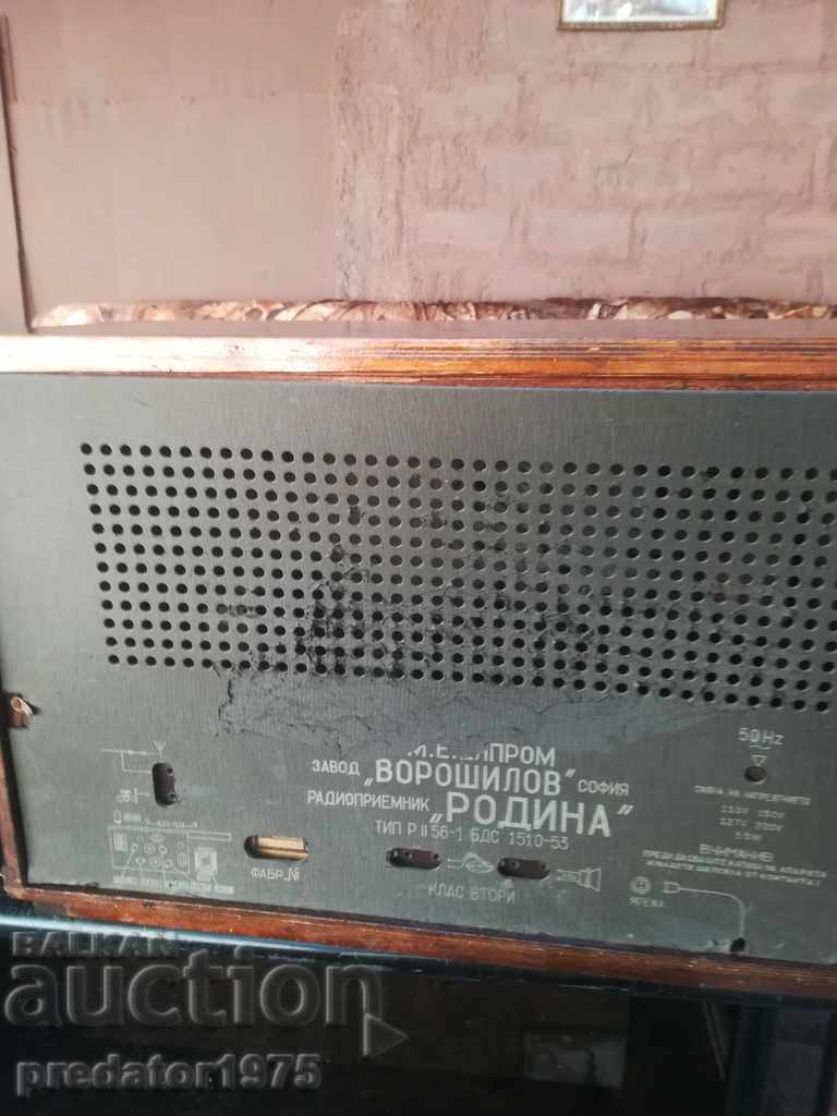 Auction  old radio