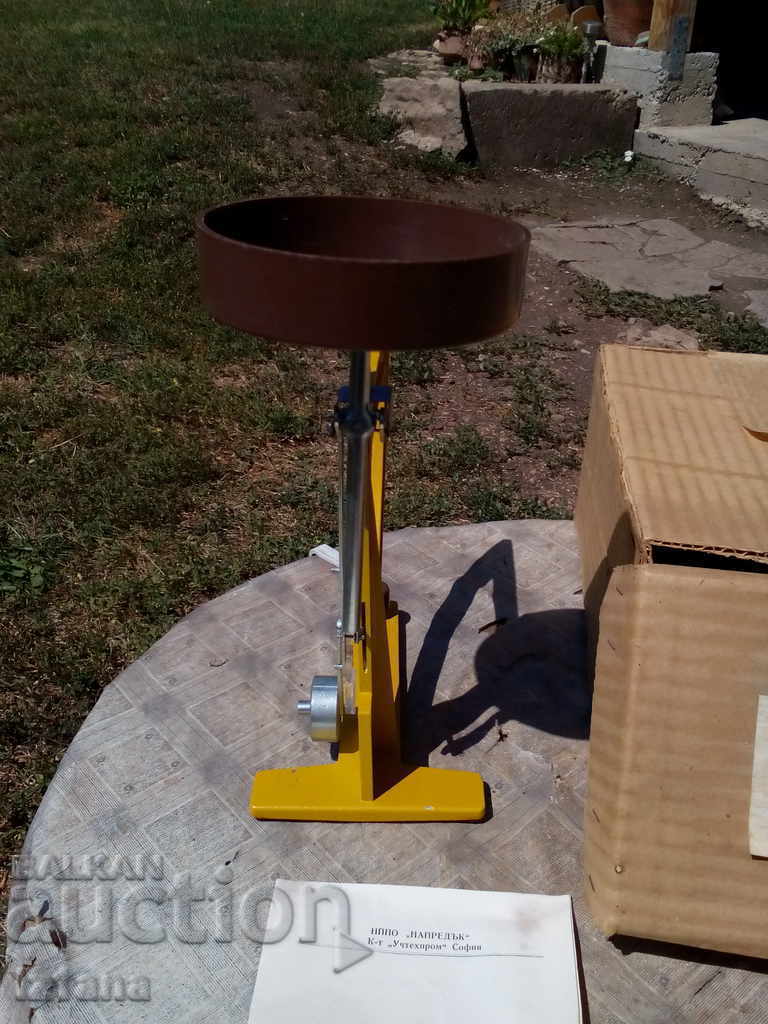 An old lab scale - 5