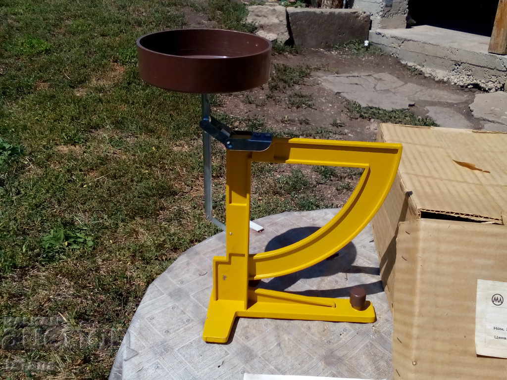 An old lab scale - 6