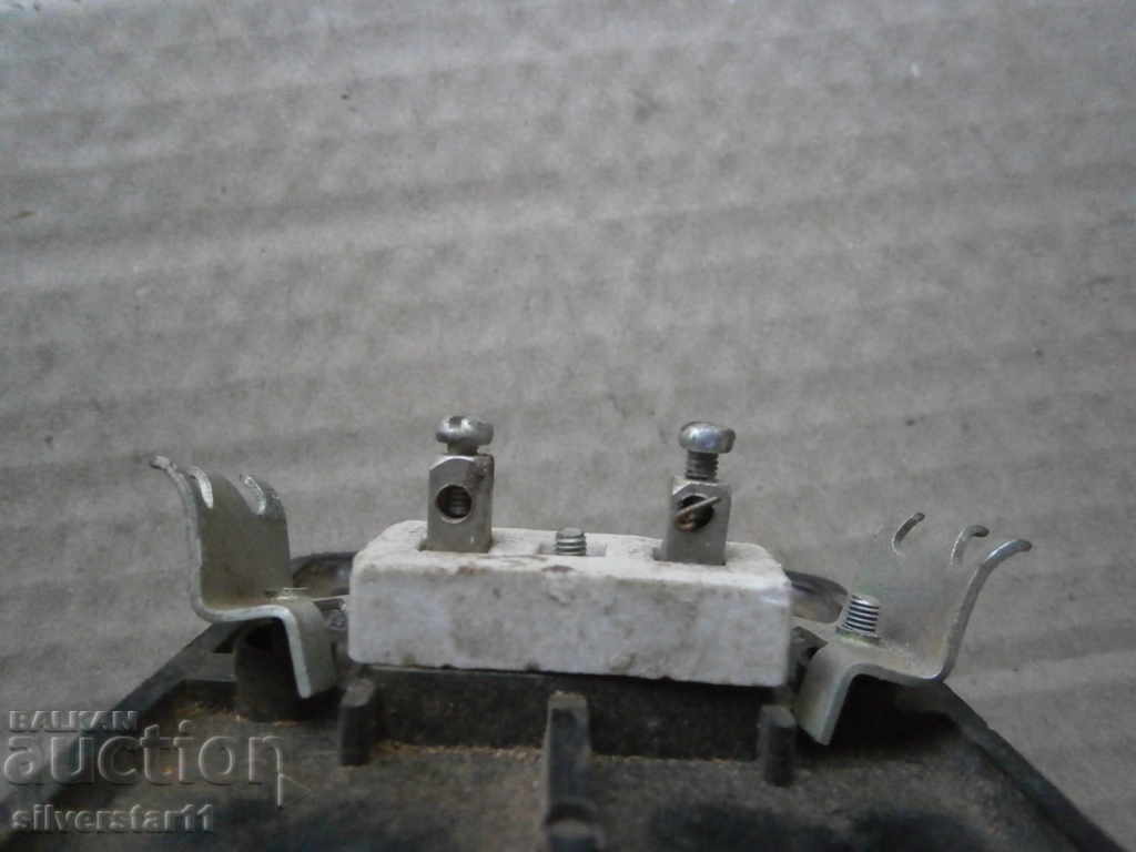 Delivery of old bakelite phone contact Delivery of old bakelite phone contact