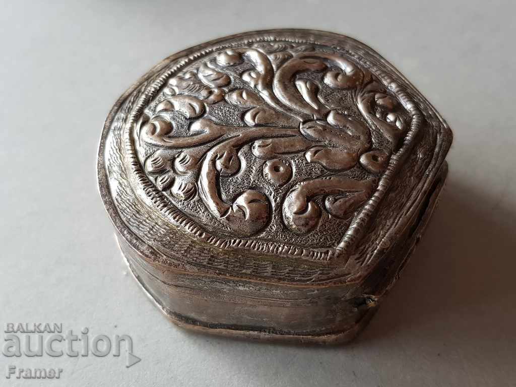 Box for enfion resin opium dragees BULGARIA SILVER XIX CENT 3 with price 300.00 BGN | € 153.39 Box for enfion resin opium dragees BULGARIA SILVER XIX CENT 3 with price 300.00 BGN | € 153.39
