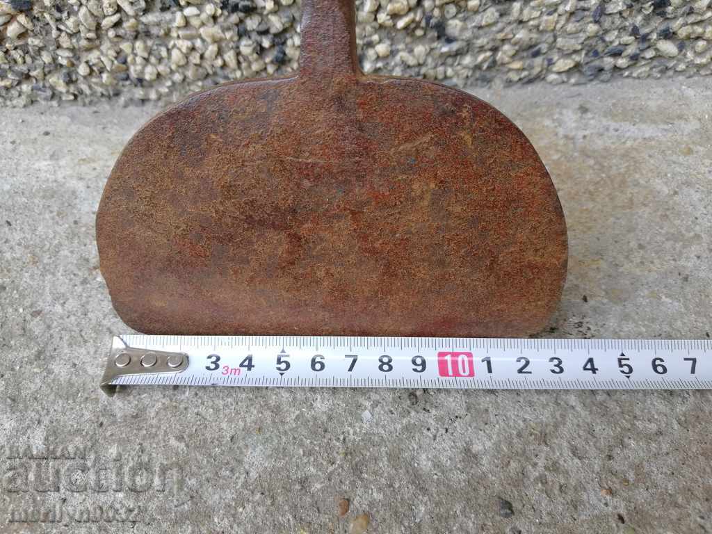 Auction  Gingerbread, gingerbread, gingerbread, gingerbread, wrought iron