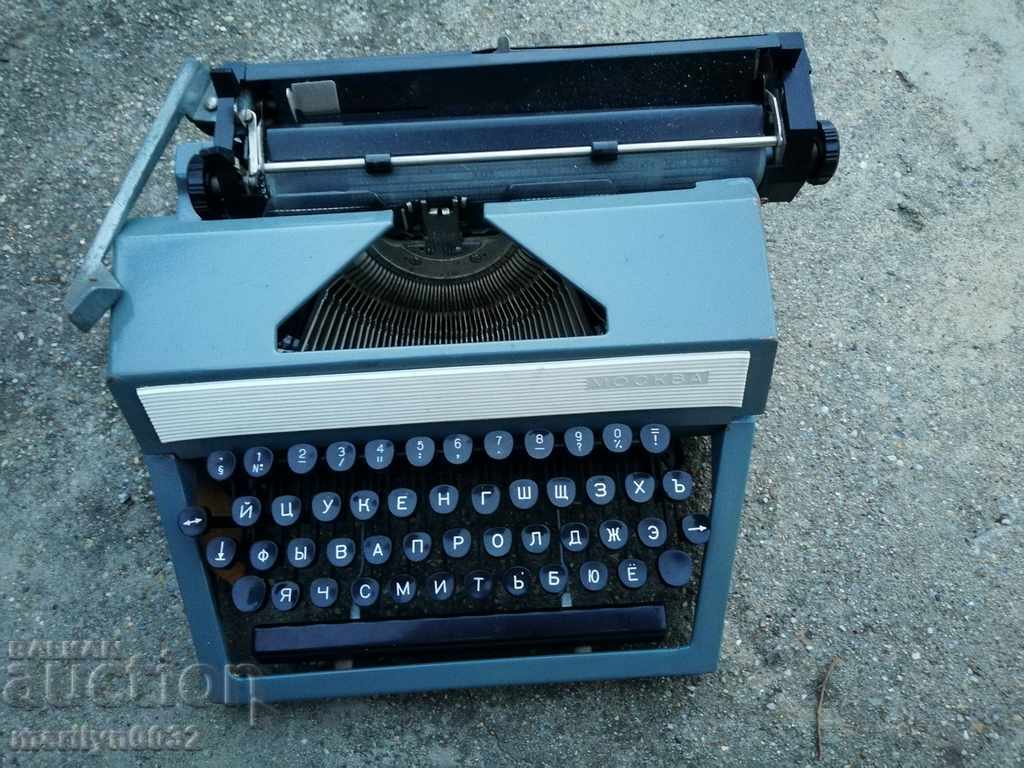 Руска пишеща машина Москва СССР за мемоари  РАБОТИ