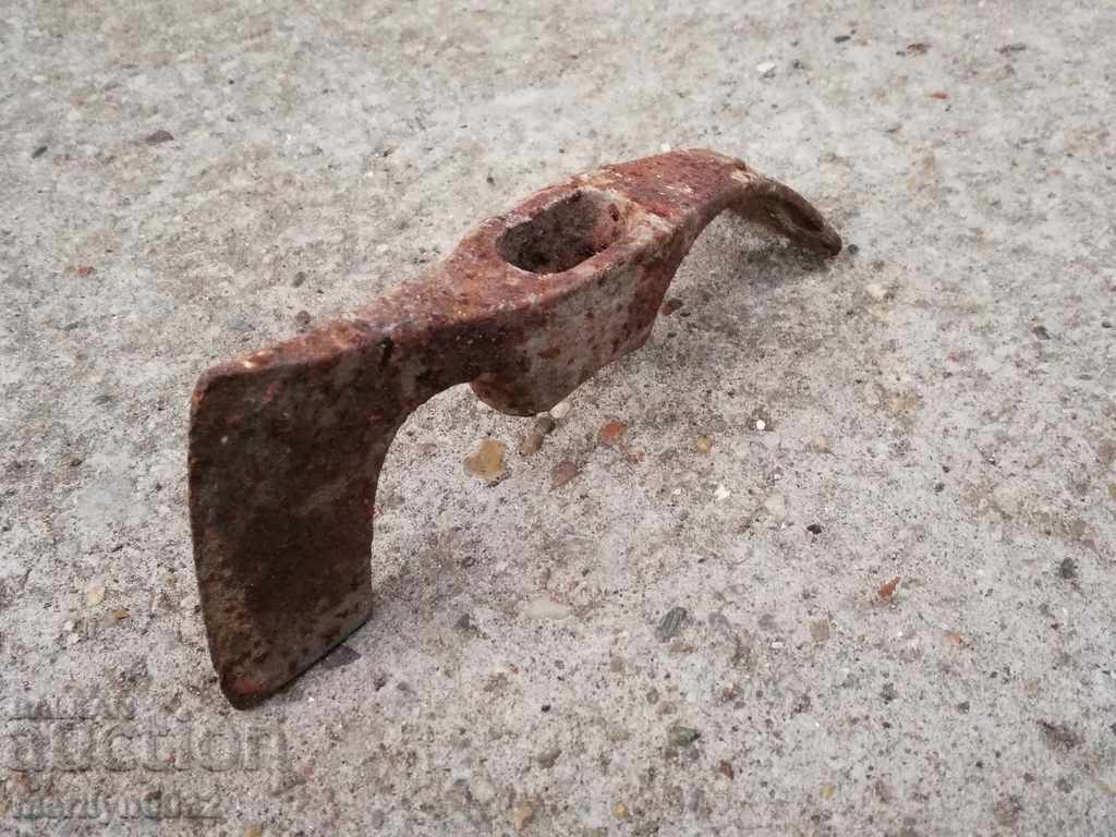 Delivery of An old ax, a hatchet, a pickup torpedo Delivery of An old ax, a hatchet, a pickup torpedo