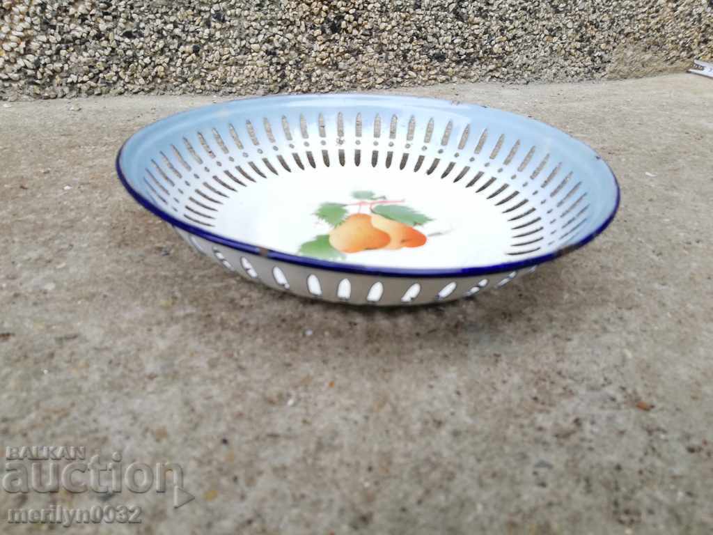 Auction Old enamelled bread pan enamel from the 1960s Auction Old enamelled bread pan enamel from the 1960s