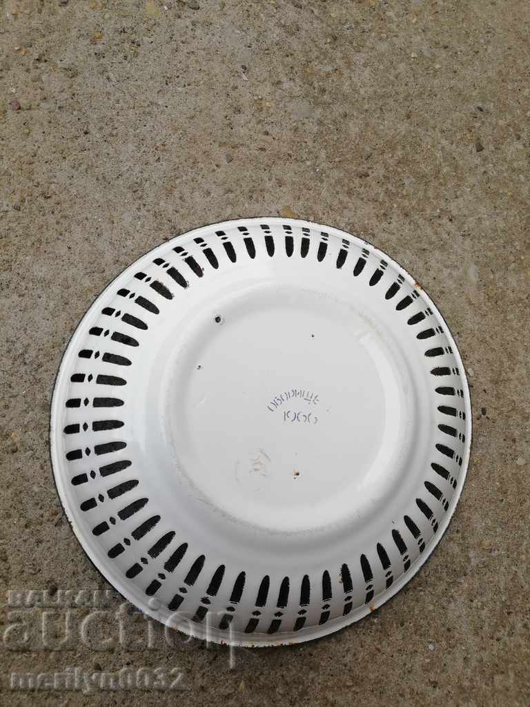 Delivery of Old enamelled bread pan enamel from the 1960s Delivery of Old enamelled bread pan enamel from the 1960s