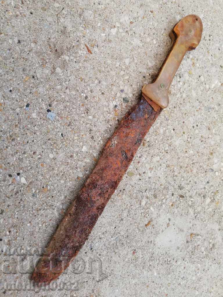 Un cuțit vechi fără kana kama kulak