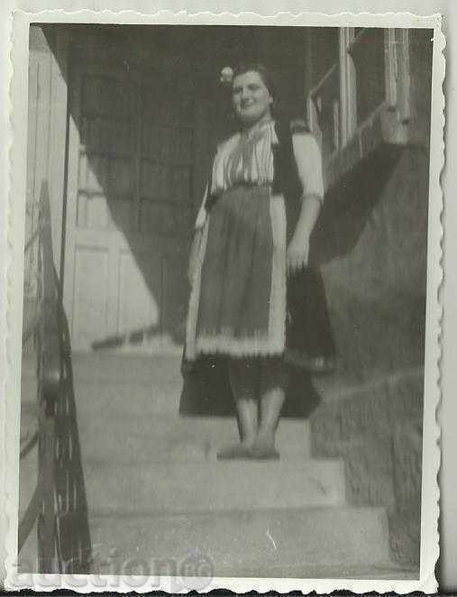 Veche fotografie cu costume tradiționale