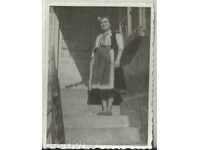 Παλιά φωτογραφία με παραδοσιακές φορεσιές