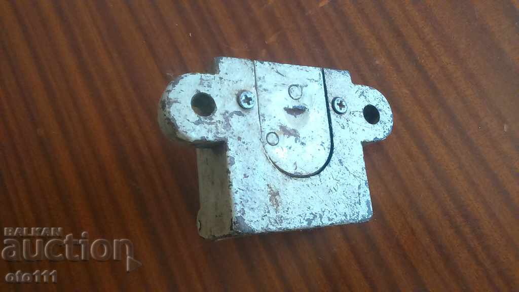 BROASCĂ MASIVĂ VECHE, ZĂVOR - 6