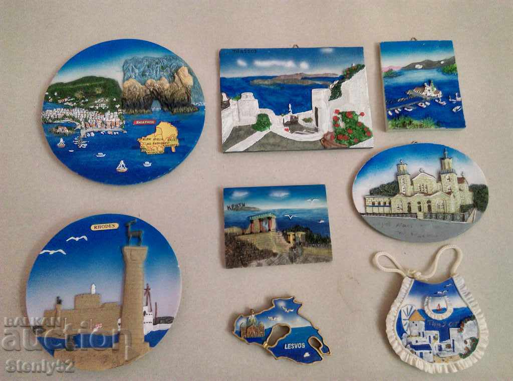 Лот големи сувенири-магнити от острови в Гърция.